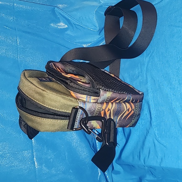 Pendleton Men's Geometric Messenger Bag - Olive and Black - Picture 4 of 4